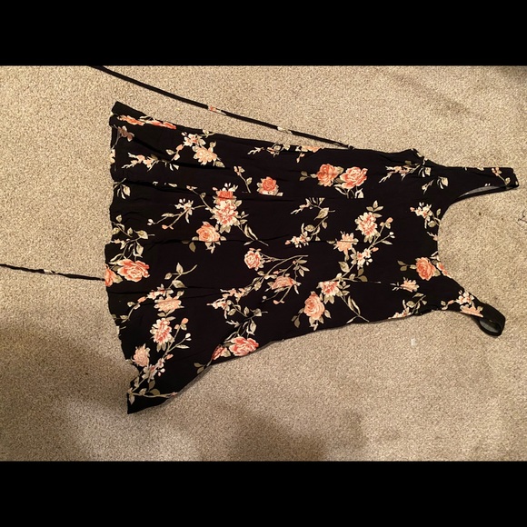 Dresses - Picture 5 of 7